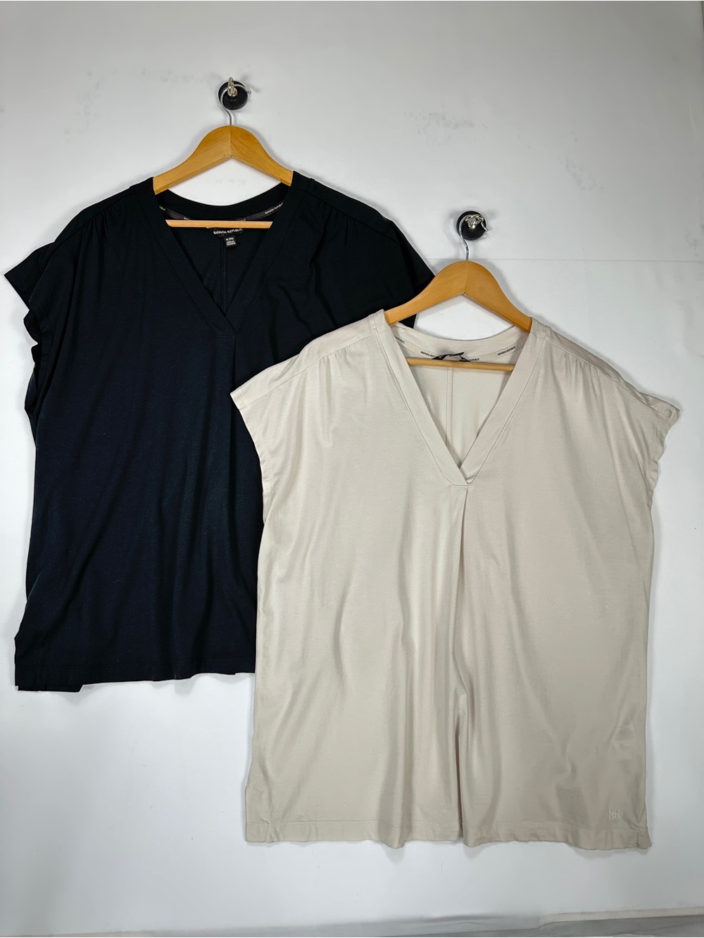 Banana Republic V Neck Cap Sleeve Tops Bundle Black Cream Minimalist XL Office